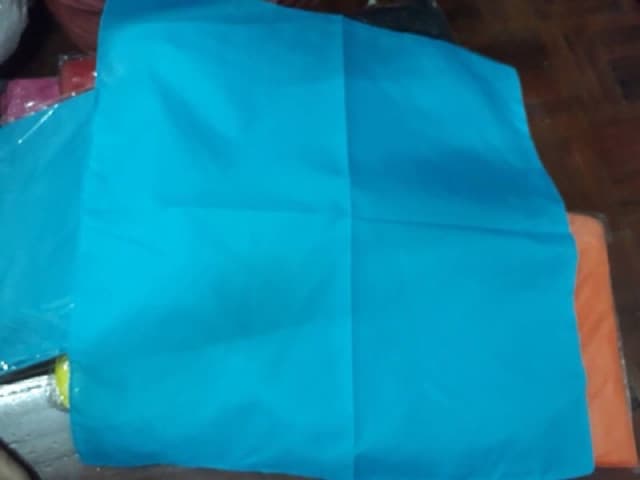 1ผืน ผ้าเช็ดหน้าสีพื้น เรียบ ผ้าโพกหัว ผ้าพันคอ ผูกผม 21*21นิ้ว โพกหัว ไม่มีลาย เลือกสี คละสี 54*54cm รูปที่ 5