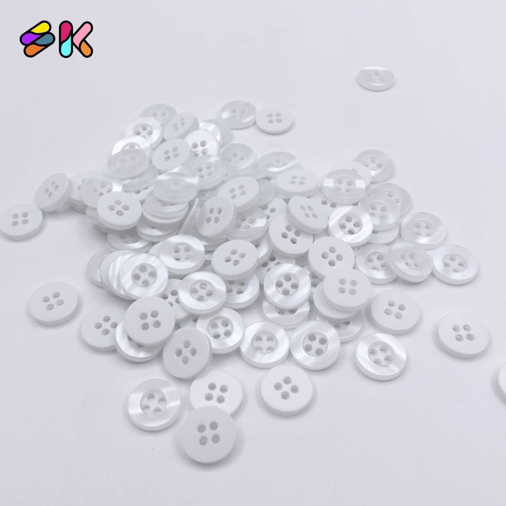 somkid กระดุมเชิ้ต 4 รูสีขาวและดำ ขอบหนาหน้ามุกเงา ขนาด 11mm แซ็กเครื่องจักรได้ สอยมือได้ รูปที่ 2