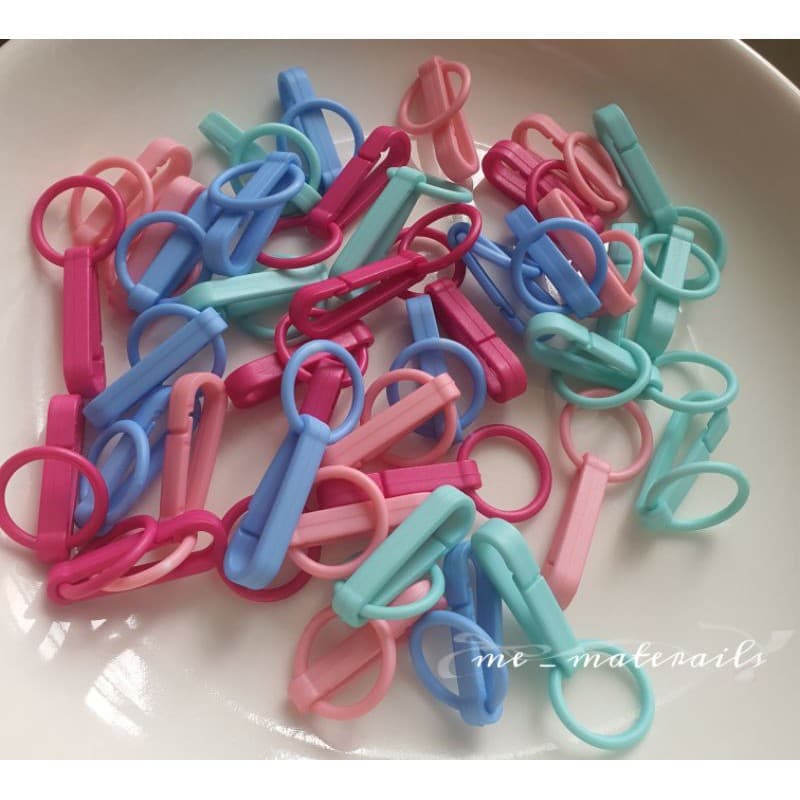 ตะขอพลาสติก เกี่ยวสายคล้องแมส ราคา/ชิ้น รูปที่ 1