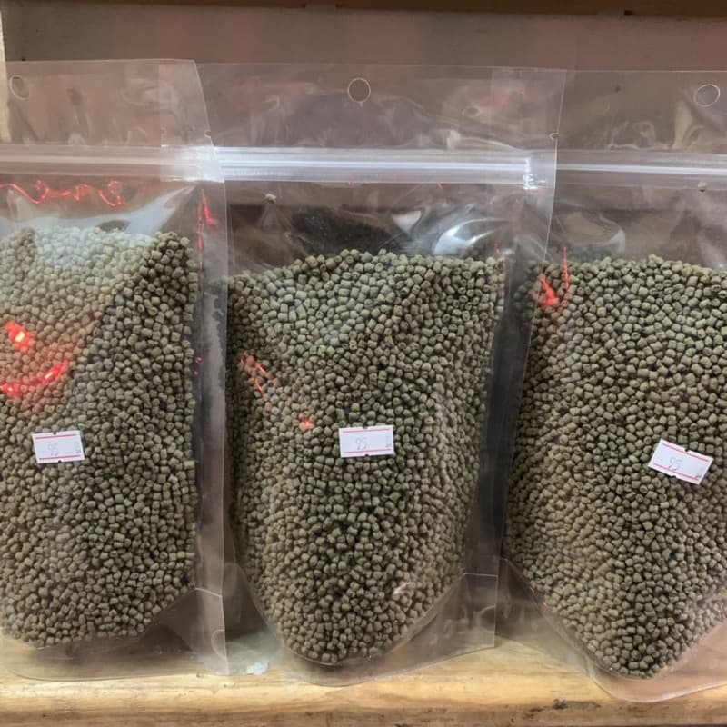อาหารปลาเม็ดจมผสมสาหร่าย 12% !!!! 300g. เร่งสีเร่งโตพิเศษ ช่วยดูแลน้ำอย่างดี ฟาร์มใช้เยอะ รูปที่ 2