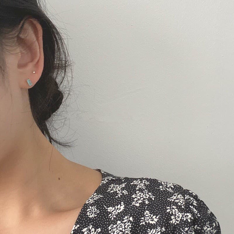 earika.earrings - gem square piercing จิวหูเงินแท้จี้เพชรทรงสี่เหลี่ยม เหมาะสำหรับคนแพ้ง่าย รูปที่ 4