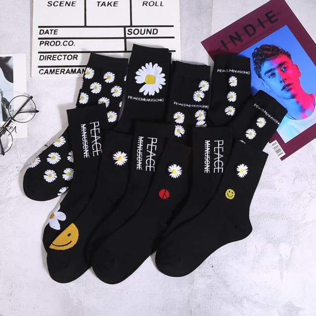 HOT ลายดอกคีปปิ้งเดซี่ลายเดียวก้นกับดารา ถุงเท้าดอกเดซี่ แฟชั่น ไชสั36-42 NO.34 รูปที่ 1