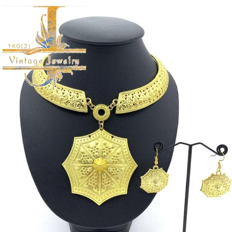 Vintage jewelry สร้อยอีสานชุดล้านนาไทสร้อยเงินต่างหูสีทอง Isaan set Lanna Thai silver gold necklace and earring รูปที่ 5