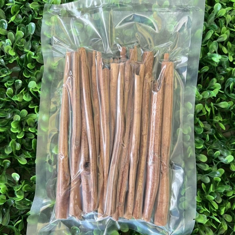 อบเชย 50g/100gอบเชยมีกลิ่นหอม ออกหวานนิดๆ เผ็ดเล็กน้อย สามารถนำประกอบอาหารได้หลากหลาย เช่น พะโล้และอาหารจีนหลายชนิด รูปที่ 2