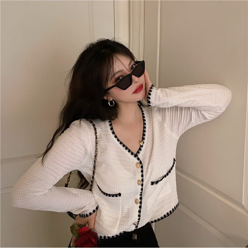 Cicishop" "เสื้อถักแขนยาว กระดุมทอง ใส่แล้วดูแพง สวยหรู รูปที่ 4