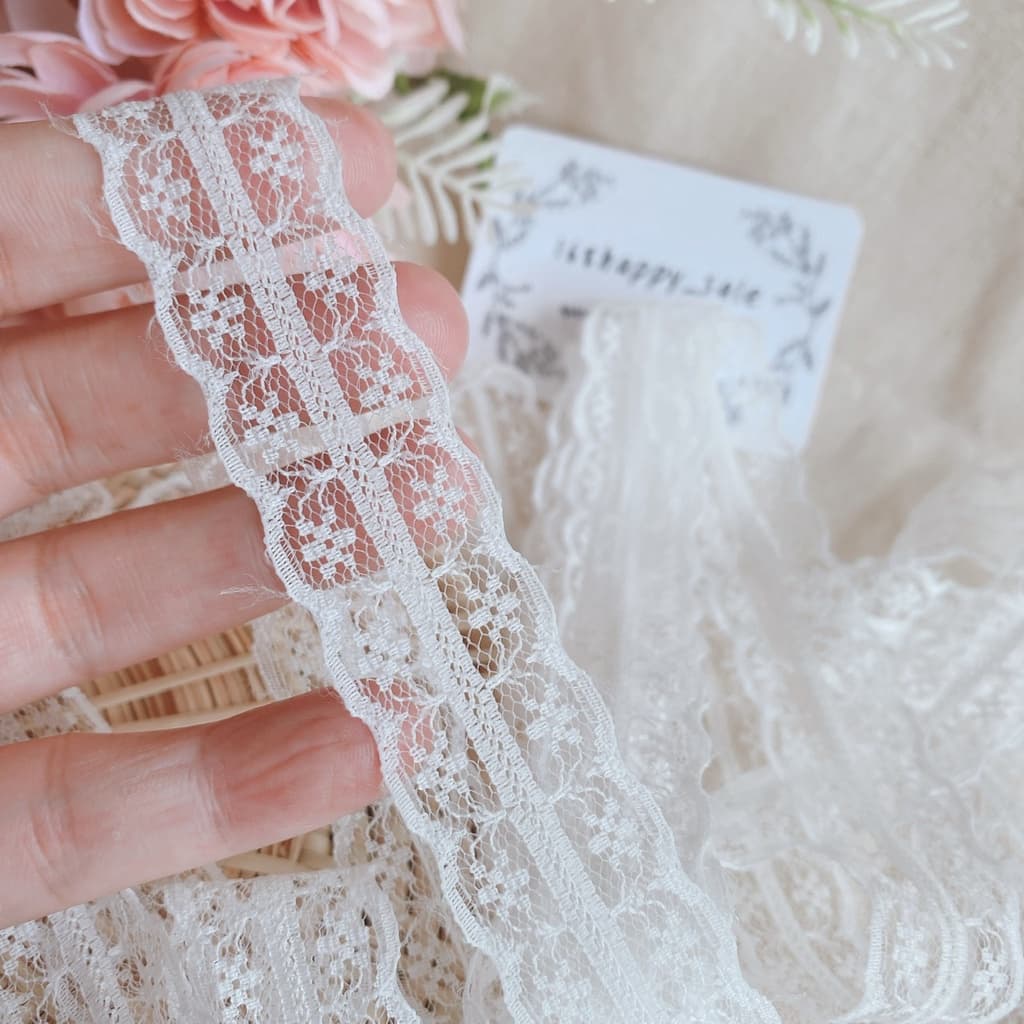ริบบิ้นลูกไม้ ไม่ยืด สวยมาก เนื้อดี ใช้งานdiy ใช้ทำโบว์ ใช้ตกแต่ง กว้าง2.8ซม. รูปที่ 4