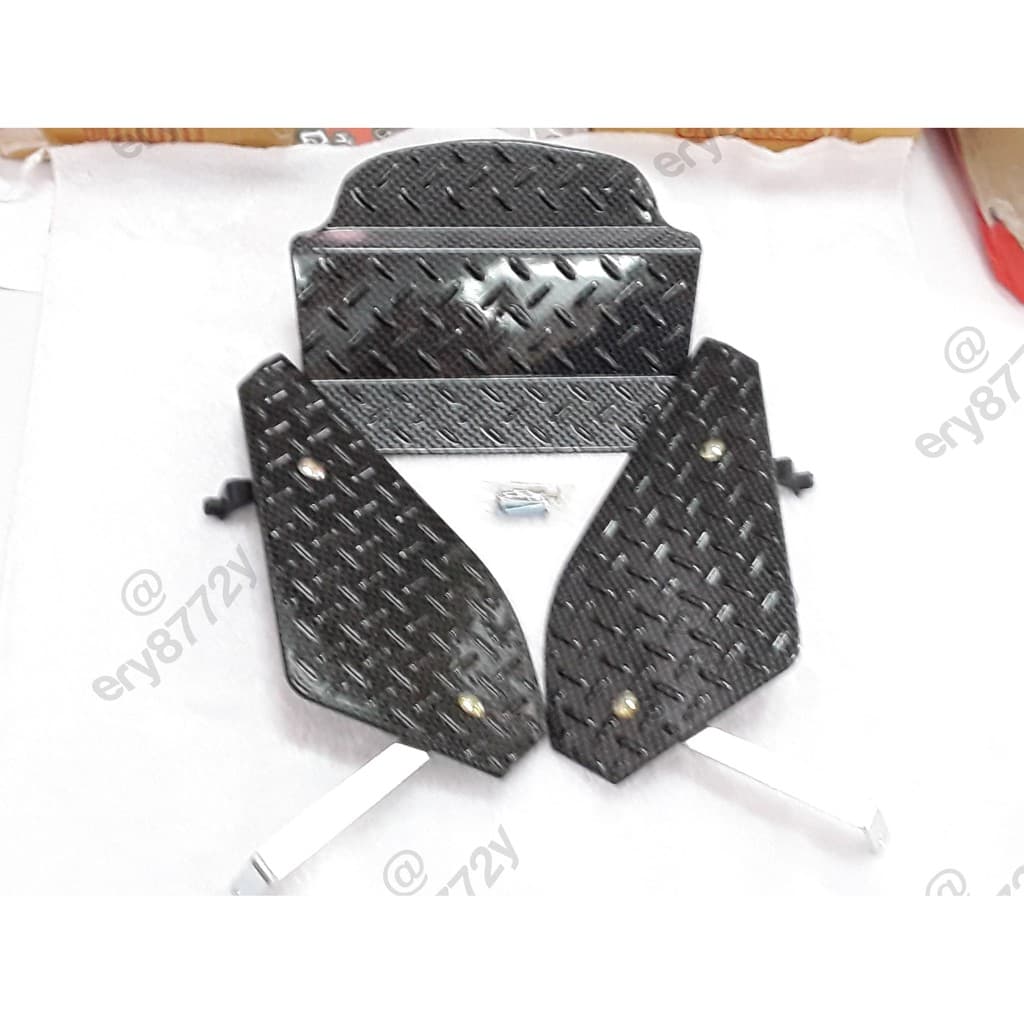 ปิดใต้เบาะ รุ่น ZOOMER X เก่าและรุ่นใหม่ ลายแคปล่าดำ 5D ปิดใต้เบาะงานแคปล่าดำ สินค้าแข็งแรง คุณภาพ รูปที่ 1