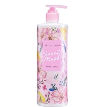 โลชั่นน้ำหอม คิวท์เพลส Cute Press 8hr Moisturizing Fragrance Body Cream 11 กลิ่น ขนาด 490ml. รูปที่ 1