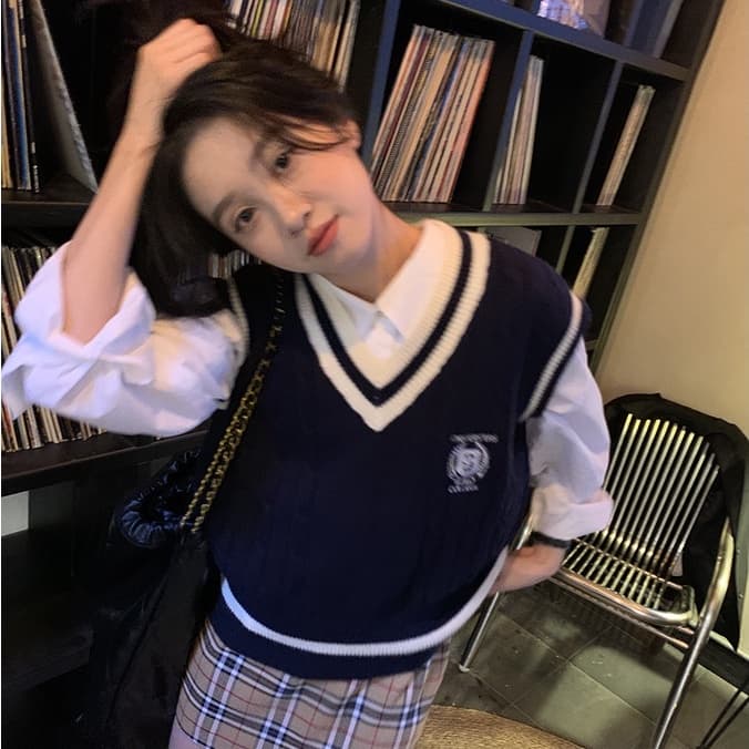 GAKKI เสื้อกั๊ก คอวี ตัวสั้น เสื้อครอปกั๊กผู้หญิง สไตล์ย้อนยุค กั๊กเกาหลี พร้อมส่ง 1292#