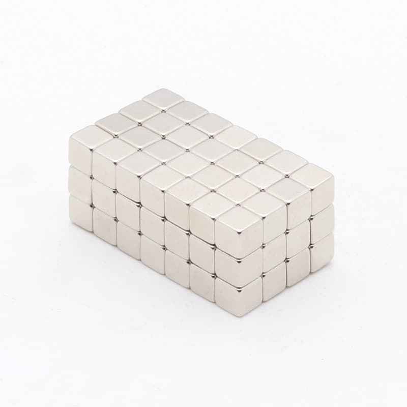5/10ชิ้น แม่เหล็กนีโอไดเมียม สี่เหลี่ยม 4x4x4มิล Neodymium magnet 4x4x4mm แม่เหล็กแรงสูง 4*4*4mm แม่เหล็ก 4*4*4มิล รูปที่ 2