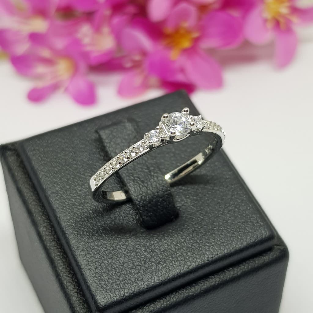 Memorine Jewelry แหวนเงินแท้ 925 ฝังเพชรสวิส : ONLR241 รูปที่ 3