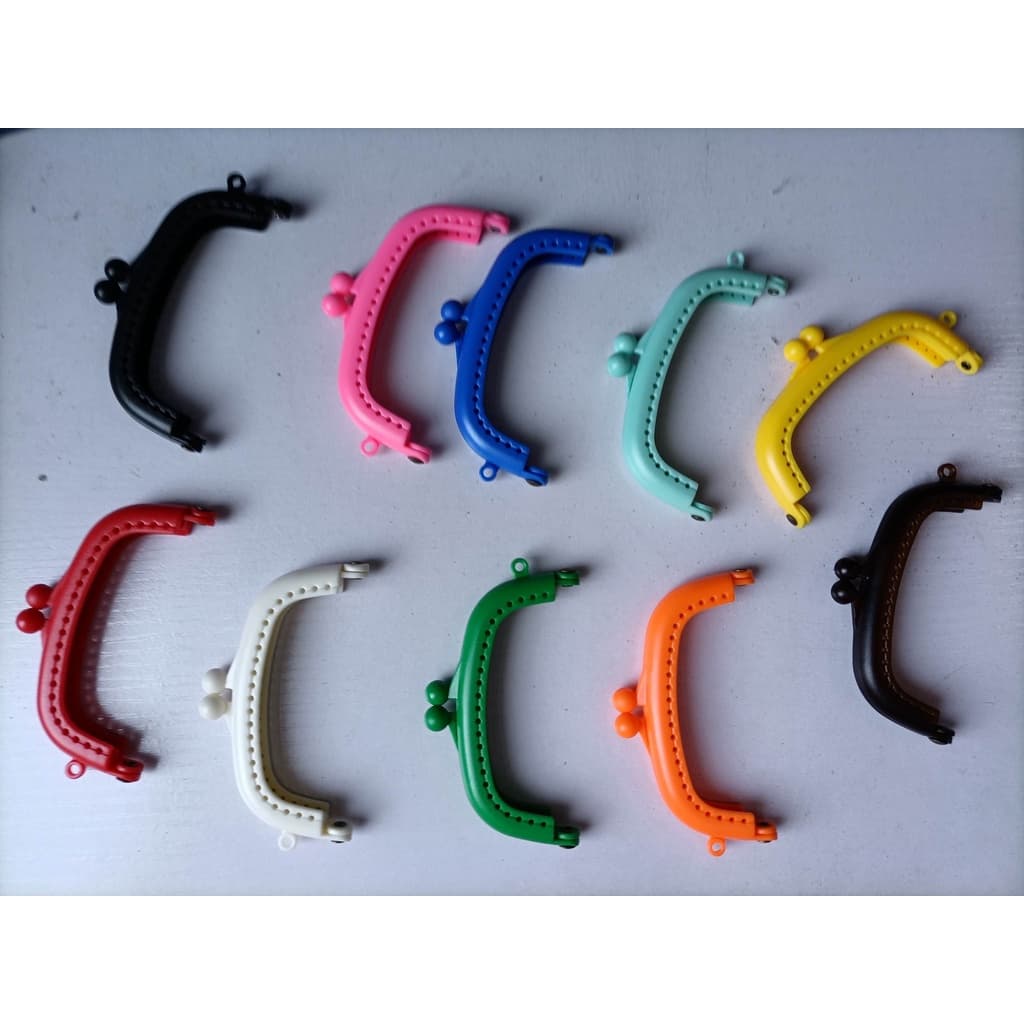 เดือนหน้าขึ้นราคา!! ปากกระเป๋าปิ๊กแป๊กพลาสติก ปิ๊กแป๊ก สีสดใส ครบทุกสี 8.5ซม. เนื้อพลาสติกอย่างดี ไม่บาง รูปที่ 4