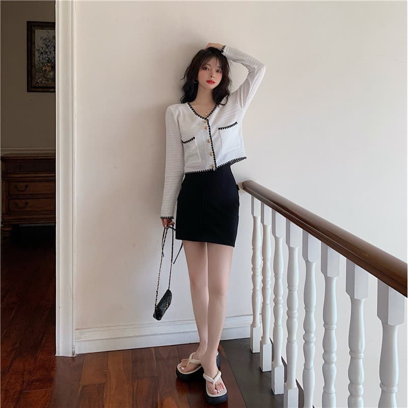 Cicishop" "เสื้อถักแขนยาว กระดุมทอง ใส่แล้วดูแพง สวยหรู รูปที่ 7