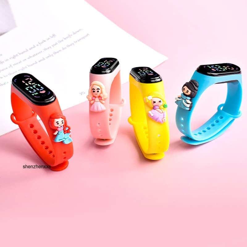 Tiktok ระเบิด LED ตุ๊กตานาฬิกาอิเล็กทรอนิกส์ spiderman spot นักเรียนมัธยมต้นกีฬากันน้ําเด็กการ์ตูนนาฬิกาอิเล็กทรอนิกส์ pikachu party ของขวัญ รูปที่ 4