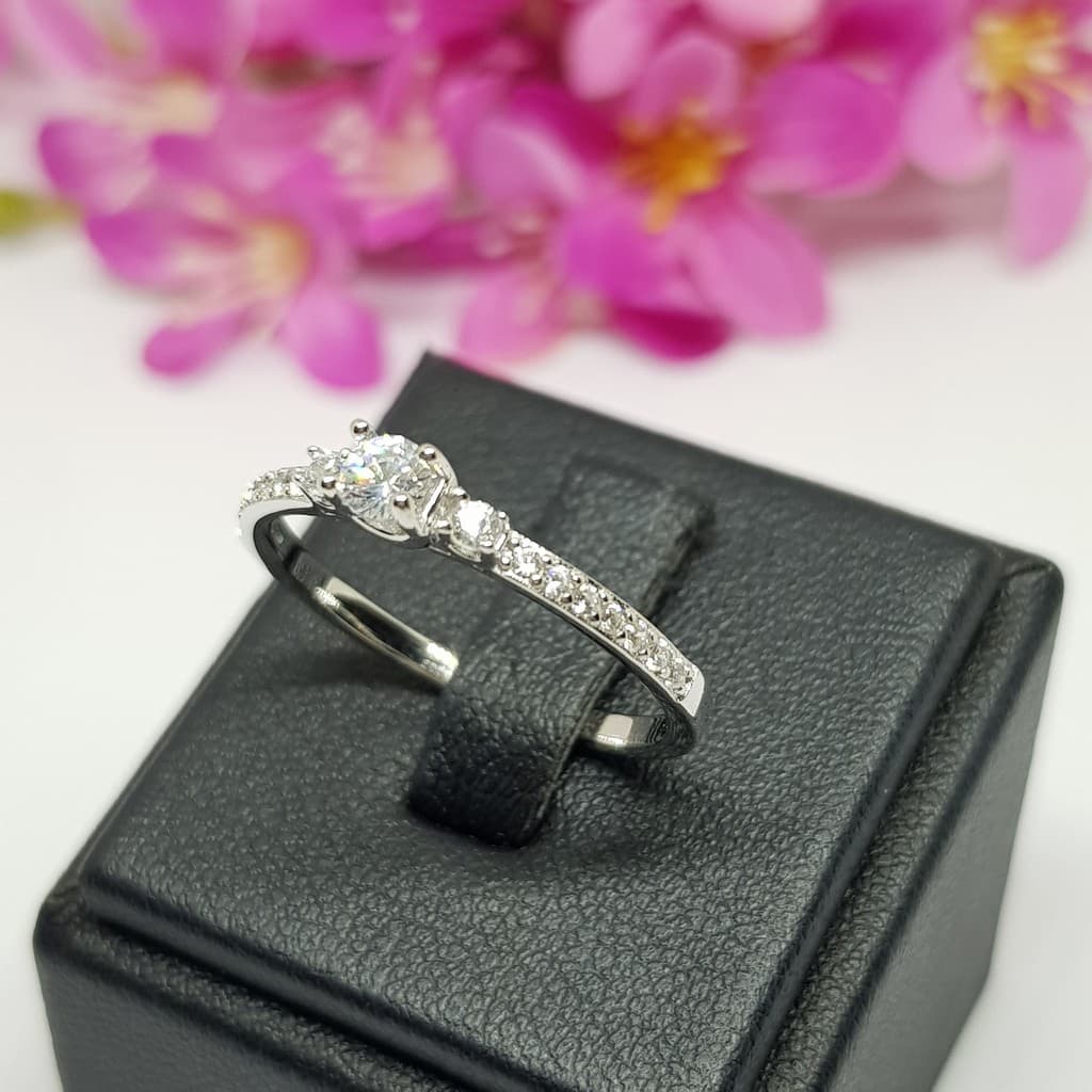 Memorine Jewelry แหวนเงินแท้ 925 ฝังเพชรสวิส : ONLR241 รูปที่ 2