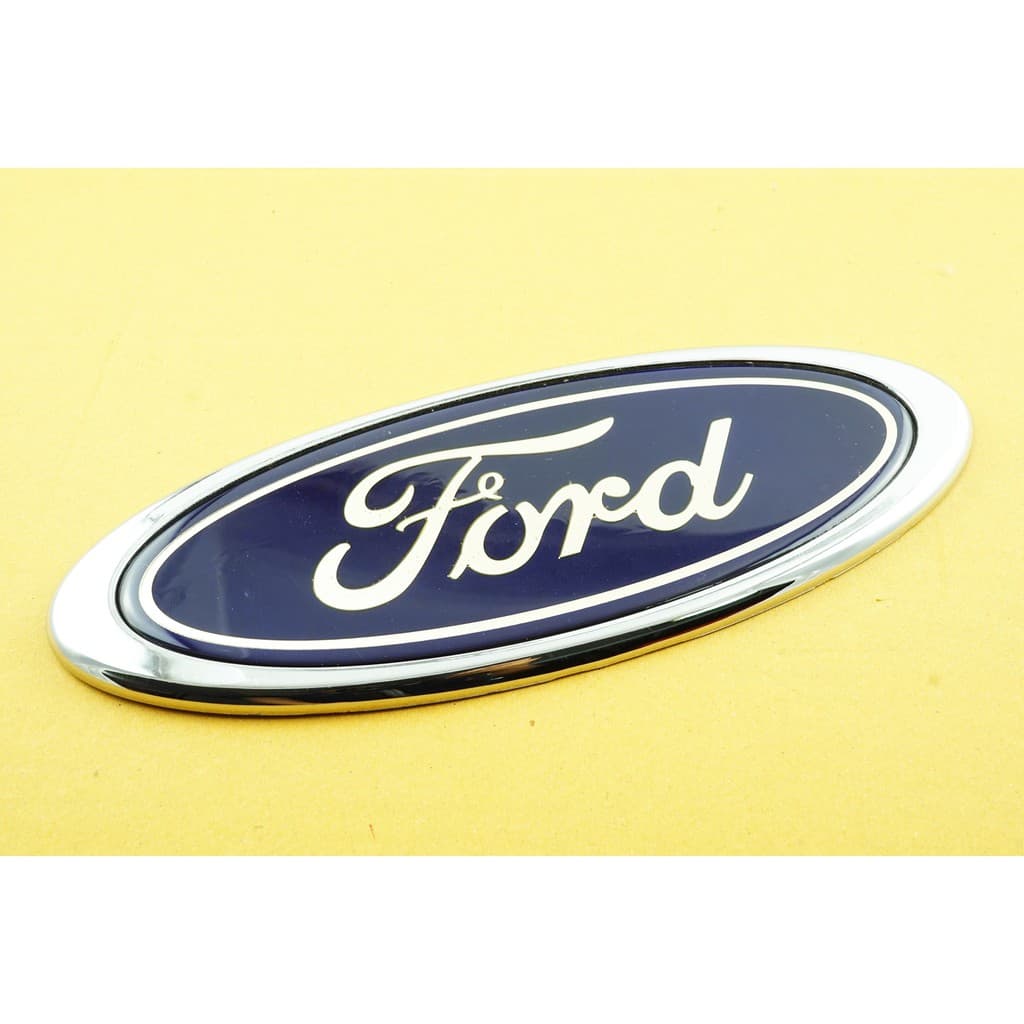 ป้ายโลโก้ FORD พลาสติกตัวหนังสือสีโครเมี่ยม พื้นสีน้ำงิน ขอบโครเมี่ยมมีขาเสียบ ขนาด 22.0X8.6 cm ติดตั้งด้วยเทปกาวสองหน้า รูปที่ 3