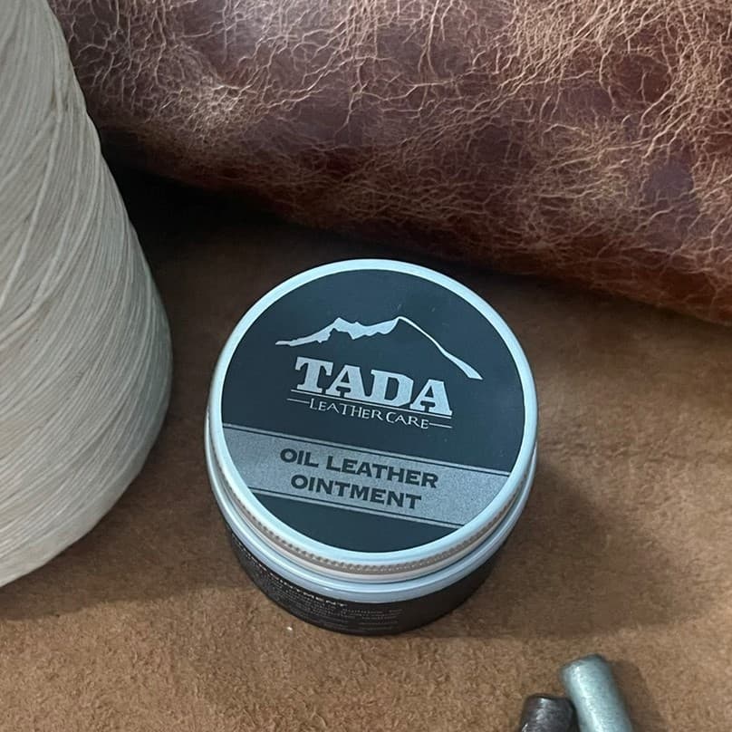 ไขปลาวาฬ oil leather ointment รูปที่ 1