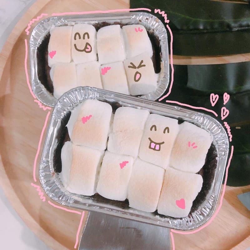 ถูกสุดในช็อปปี้ บราวนี่แป้งน้อยมาก หน้ามาชเมโล่ เยิ้มๆ ยืดๆ อร่อยมาก รูปที่ 1