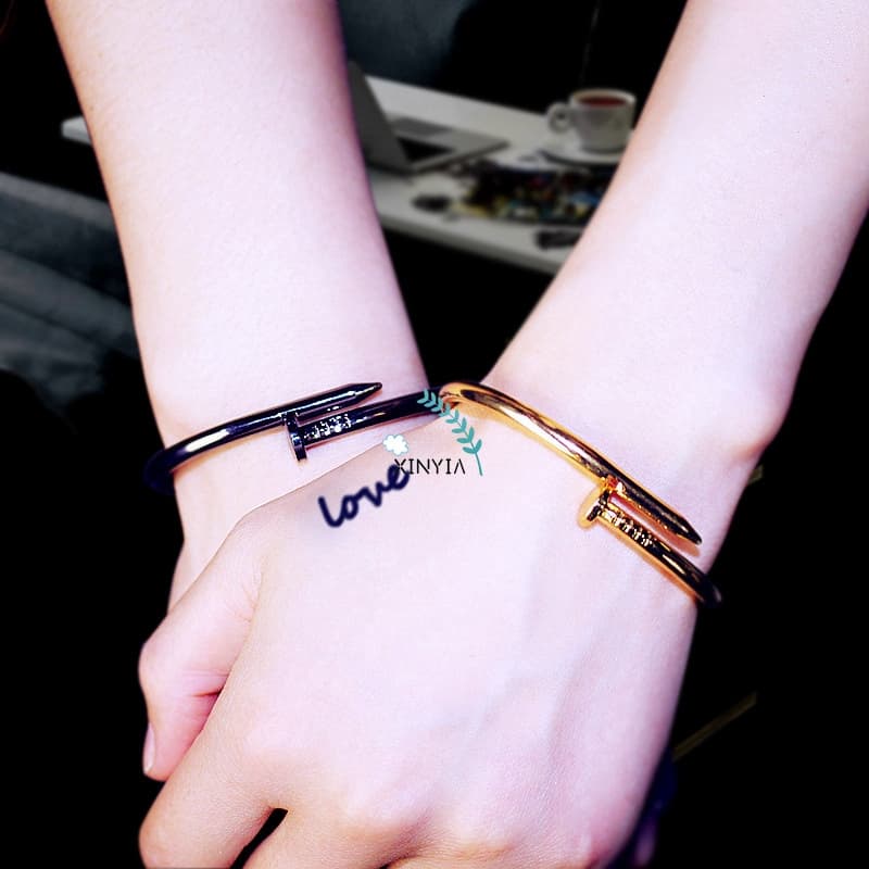 XINYIAกำไลข้อมือเหล็กไทเทเนียม รูปตะปู แฟชั่นเกาหลี สำหรับผู้หญิง 2024 รูปที่ 2
