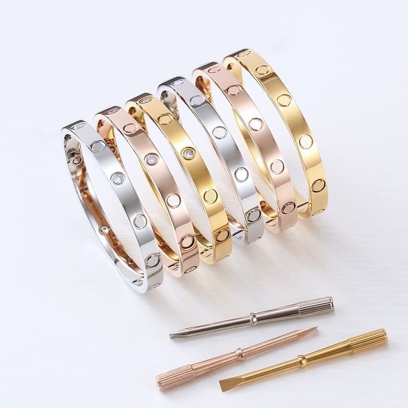 กำไลข้อมือรุ่นไขควงสแตนเลสไทเทเนียม18k งานดี ไม่ลอก ไม่ดำ มีน้ำหนัก รูปที่ 1