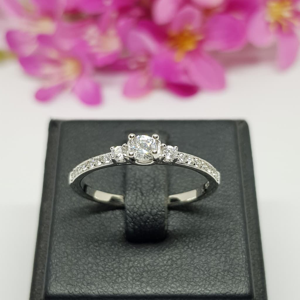Memorine Jewelry แหวนเงินแท้ 925 ฝังเพชรสวิส : ONLR241 รูปที่ 4