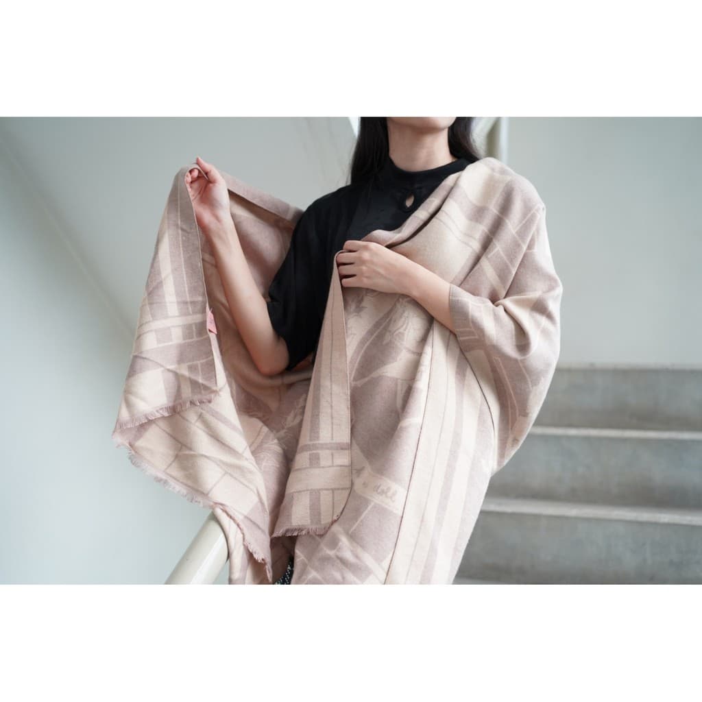 Kiss Me Doll ผ้าพันคอ/ผ้าคลุมใหล่ - คอลเลคชั่น Fleece ลาย Filly ขนาด 180 x 70 cm. รูปที่ 2