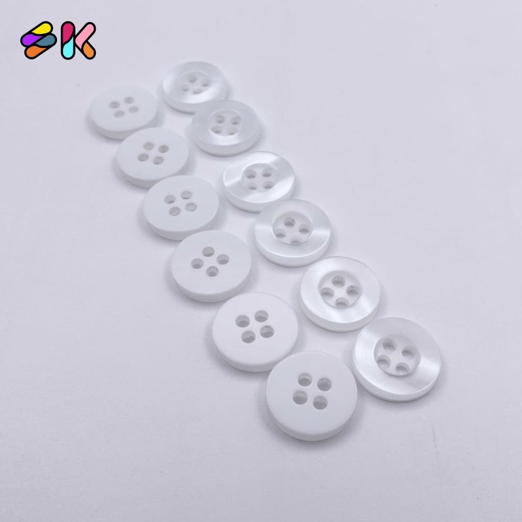 somkid กระดุมเชิ้ต 4 รูสีขาวและดำ ขอบหนาหน้ามุกเงา ขนาด 11mm แซ็กเครื่องจักรได้ สอยมือได้ รูปที่ 3