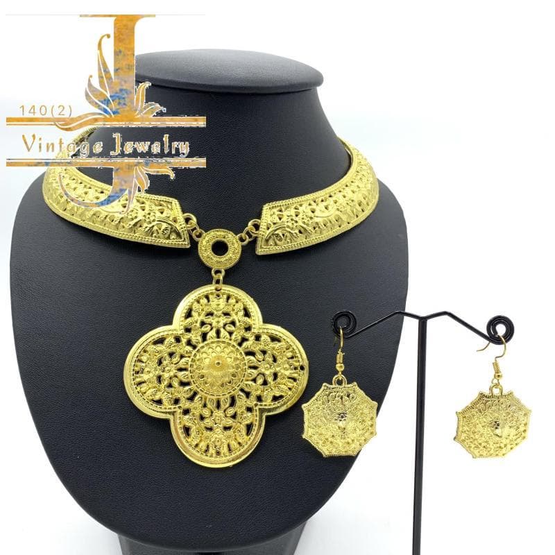Vintage jewelry สร้อยอีสานชุดล้านนาไทสร้อยเงินต่างหูสีทอง Isaan set Lanna Thai silver gold necklace and earring รูปที่ 1