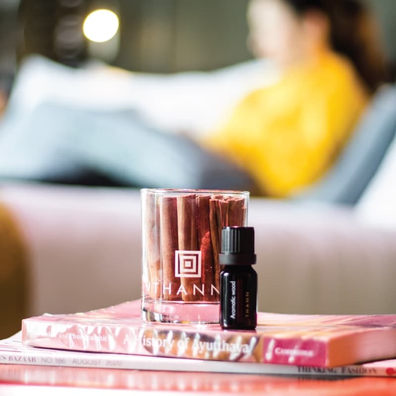 THANN Aromatic Wood Essential oil 10 ml เติมเต็มความเบิกบาน มีชีวิตชีวา คลายความวิตกกังวล รูปที่ 3