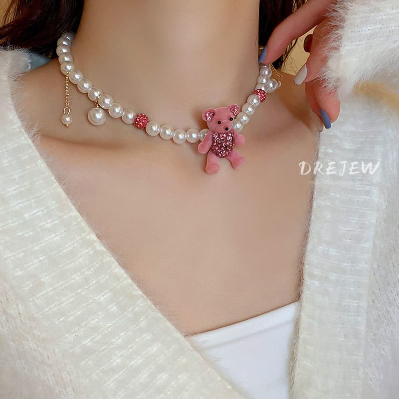 DREJEW สร้อยคอโซ่ จี้หมีน่ารัก ประดับไข่มุกน้ําจืด แฟชั่นสไตล์เกาหลี สําหรับผู้หญิง รูปที่ 3