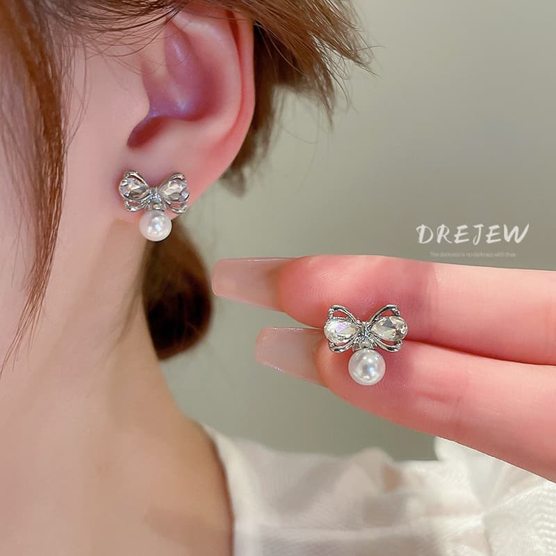 DREJEW ต่างหูสตั๊ด เข็มเงิน ประดับเพชร โบว์ มุก ดีไซน์หวาน เรียบง่าย ไฮเอนด์ รูปที่ 1