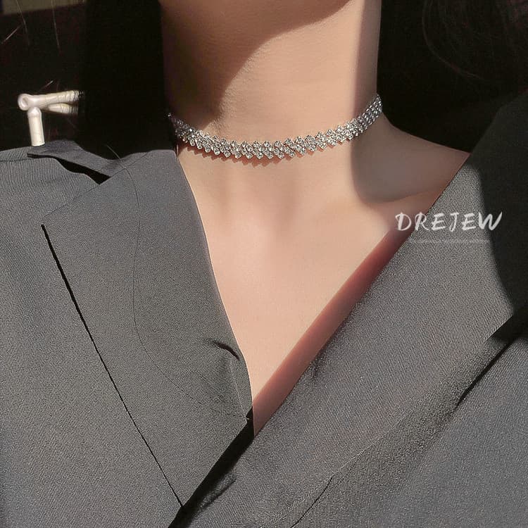 DREJEW สร้อยคอโช้คเกอร์ ประดับเพชร เต็มรูปแบบ เรียบง่าย ญี่ปุ่น เกาหลี อิทธิพล ไม่ซ้ําใคร ไหปลาร้าโซ่ สร้อยคอแฟชั่น สร้อยคอ รูปที่ 1