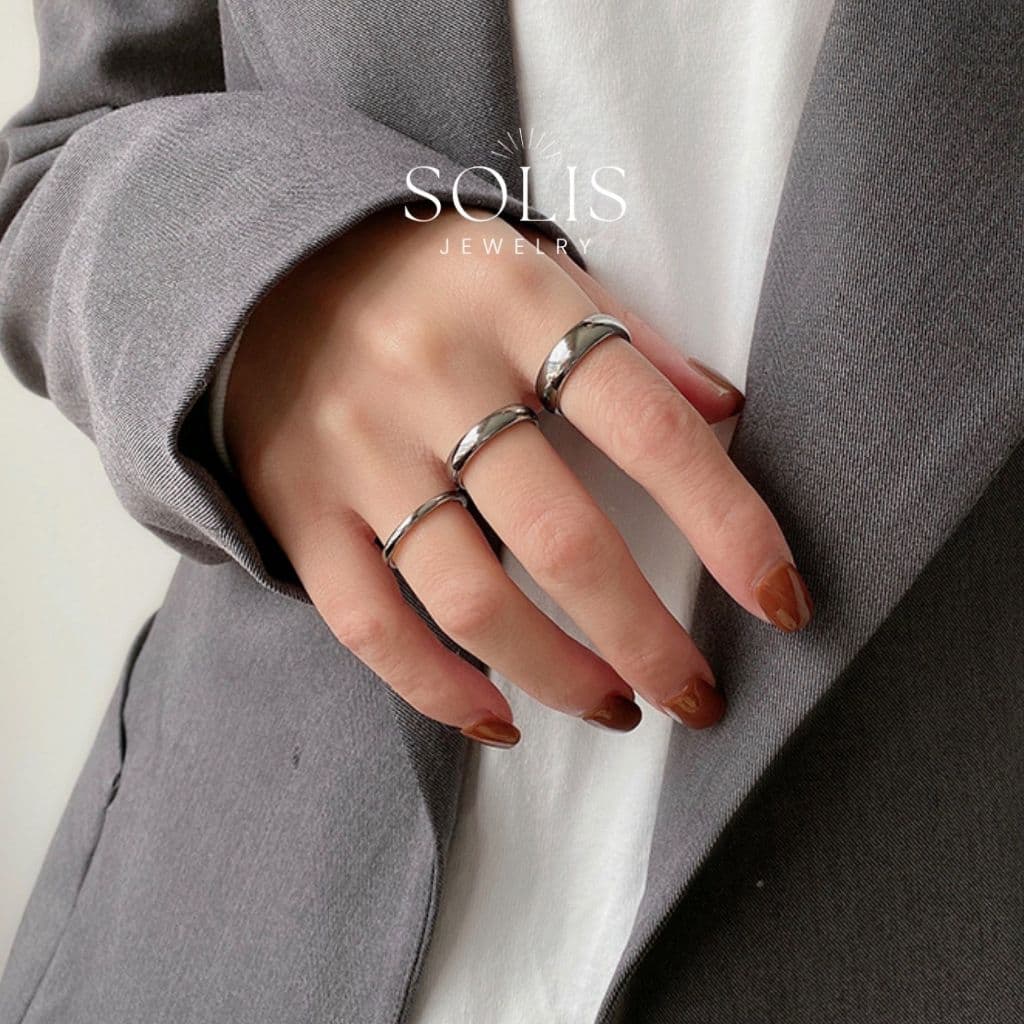 ไม่ลอกไม่ดำ • แหวนพื้นฐานเงินทอง • ชุบทอง 18K แท้ สแตนเลสไทเทเนียม 316L • แหวนกันน้ำ แหวนแฟชั่น ผู้ชาย ผู้หญิง Solis Jewelry RG326 รูปที่ 1