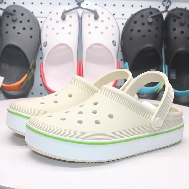 Croc s รองเท้าผู้ชายต้นฉบับ 100% รองเท้าแตะผู้หญิงขนาดบวก 208371 รูปที่ 1