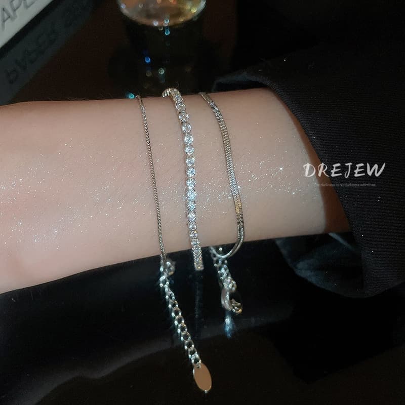 DREJEW เดรช 3 ชิ้นซ้อนเพทายสแควร์งูโซ่กระดูกสร้อยข้อมือชุดสามชิ้นสร้อยข้อมือแฟชั่นสไตล์เย็นแสงหรูหราระดับไฮเอนด์เครื่องประดับมือส รูปที่ 5