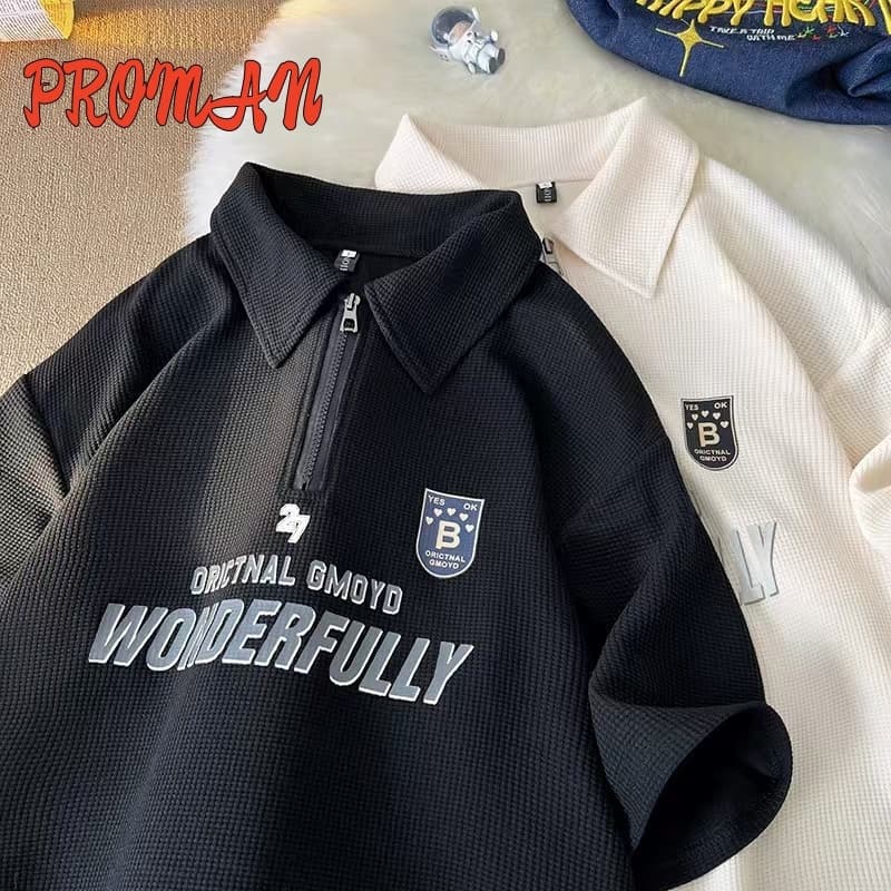 PROMAN-สไตล์อเมริกัน แนววินเทจ ยอดนิยม ซิปครึ่ง แขนสั้น ฤดูร้อน ชาย แบบหลวม พิมพ์ลาย polo เสื้อ รูปที่ 1