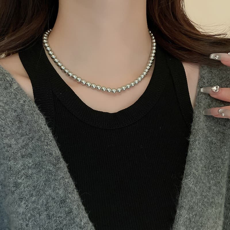 สีทึบฝรั่งเศสย้อนยุคสร้อยคอมุกสีเทาแฟชั่นที่เรียบง่ายทุกอย่างเสื้อกันหนาวโซ่ซอกความรู้สึกระดับไฮเอนด์ปกขายส่ง รูปที่ 2
