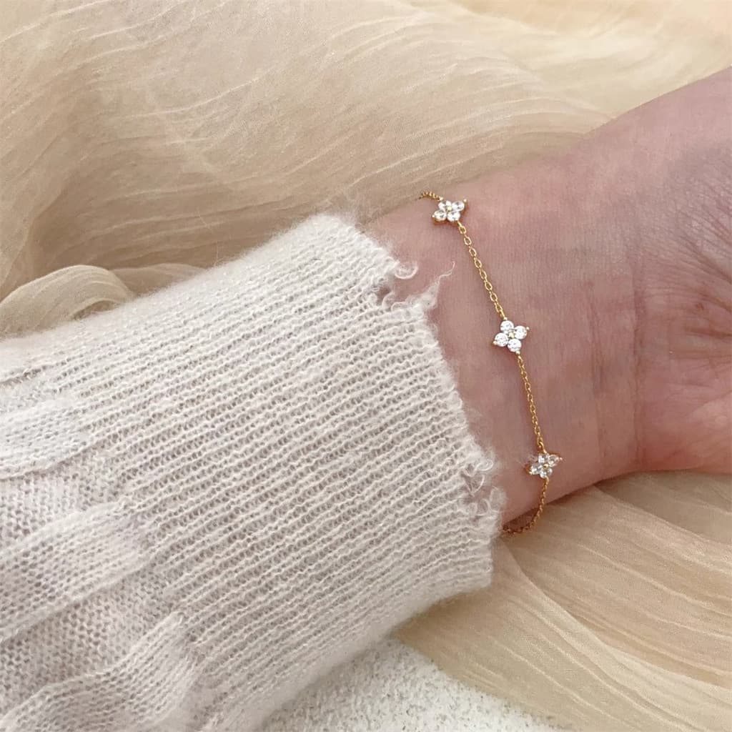 จากไทย 1วันถึงสร้อยข้อมือเงินสเตอร์ลิง จี้โคลเวอร์สี่ใบและอวัยวะเล็กๆ | ดีไซน์เฉพาะกลุ่ม หรูหรา สไตล์ใหม่ รูปที่ 9