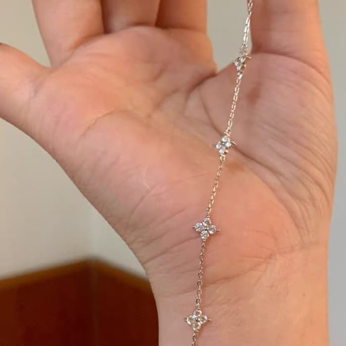 จากไทย 1วันถึงสร้อยข้อมือเงินสเตอร์ลิง จี้โคลเวอร์สี่ใบและอวัยวะเล็กๆ | ดีไซน์เฉพาะกลุ่ม หรูหรา สไตล์ใหม่ รูปที่ 7