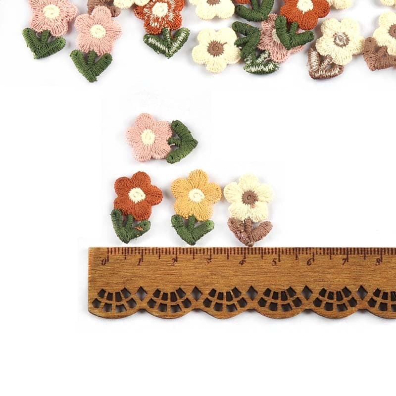 20 ชิ้น/ถุง 1.4x2.2 ซม.Multicolor น่ารักดอกไม้แพทช์สําหรับเสื้อผ้าปักเย็บ Accessroies DIY Decor Headwear Appliques CP3768 รูปที่ 5