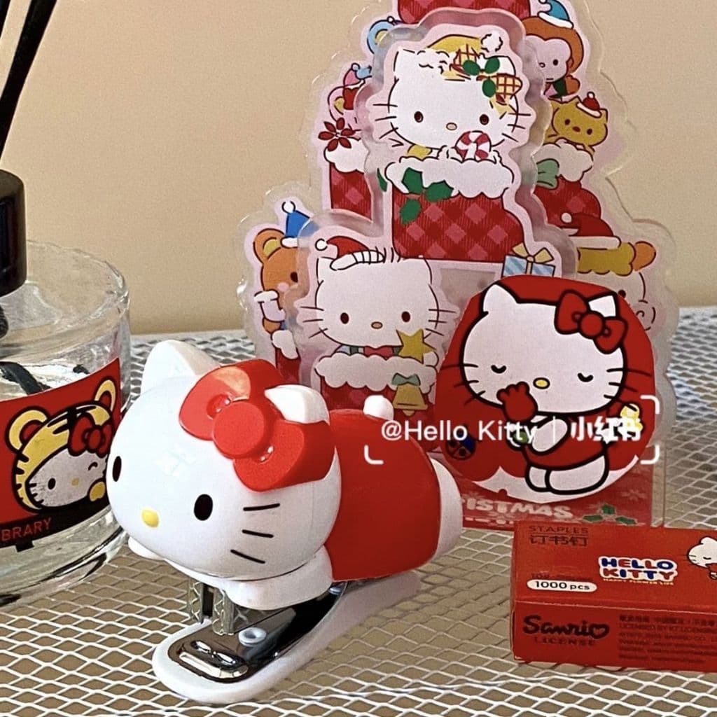 โอยา | Hello kitty Stapler ชุดเย็บกระดาษพกพาขนาดเล็กพร้อมลวดเย็บ 1,000 เส้น รูปที่ 1