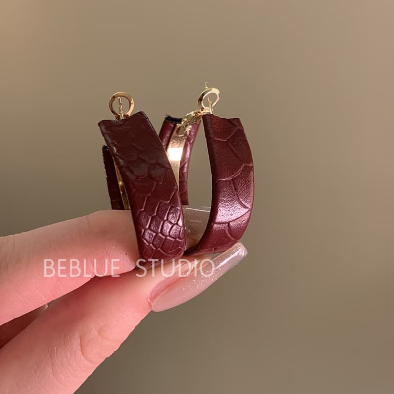 ปีใหม่เข็มเงินต่างหูสีแดงหญิงเกาหลี อิน แฟชั่นการออกแบบต่างหูที่มีความรู้สึกสูงของต่างหูประณีตขายส่ง รูปที่ 5