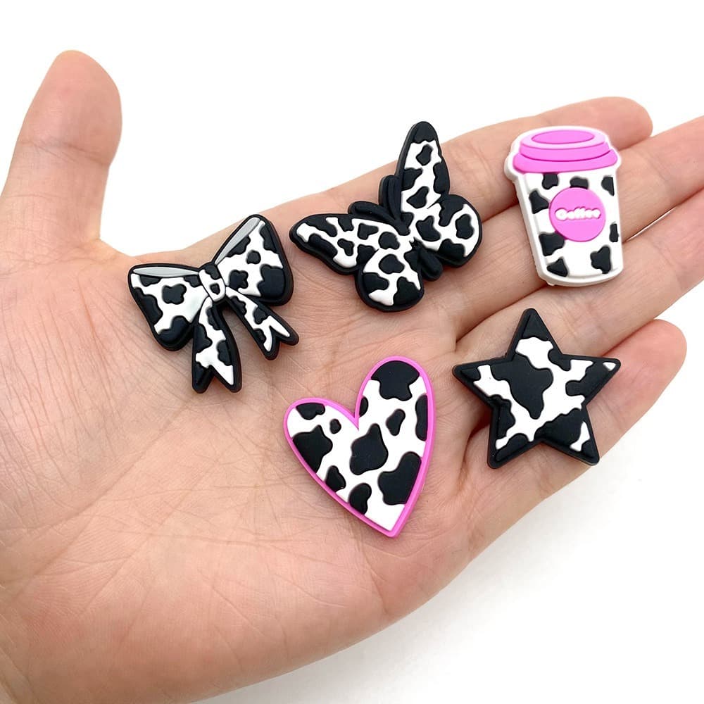 Hot 1 ชิ้นสีดําและสีขาว Series รองเท้า charms อุปกรณ์เสริมตกแต่งรองเท้าแตะรองเท้าแตะหัวเข็มขัดของขวัญ รูปที่ 7