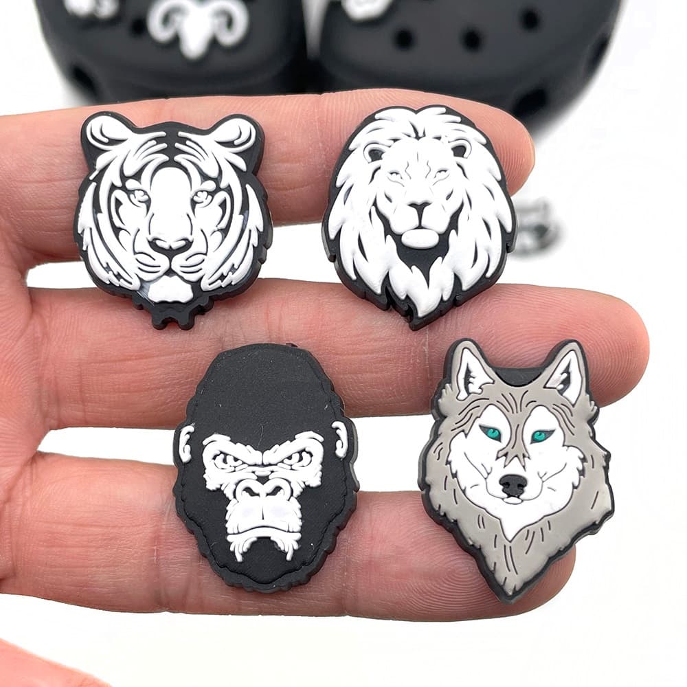 Hot 1 ชิ้นสีดําและสีขาว Series รองเท้า charms อุปกรณ์เสริมตกแต่งรองเท้าแตะรองเท้าแตะหัวเข็มขัดของขวัญ รูปที่ 3