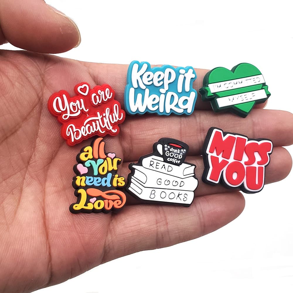 Hot 1 ชิ้นสีดําและสีขาว Series รองเท้า charms อุปกรณ์เสริมตกแต่งรองเท้าแตะรองเท้าแตะหัวเข็มขัดของขวัญ รูปที่ 2