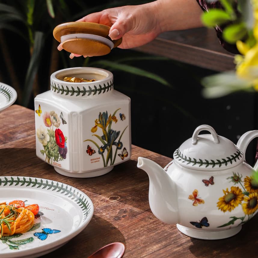 HongDian Portmeirion ชุดน้ำชายามบ่ายเซรามิก ceramic porcelain tea set ประกอบด้วยชามหูคู่ bowl จาน plate กาน้ำชา teapot โถ jar ลายดอกไม้เคลือบใต้เคลือบ underglaze ดีไซน์หรูหรา วัสดุคุณภาพสูง ปลอดภัยต่ออาหาร ทนความร้อน สีไม่ซีดจาง ใช้กับ microwave oven รูปที่ 6