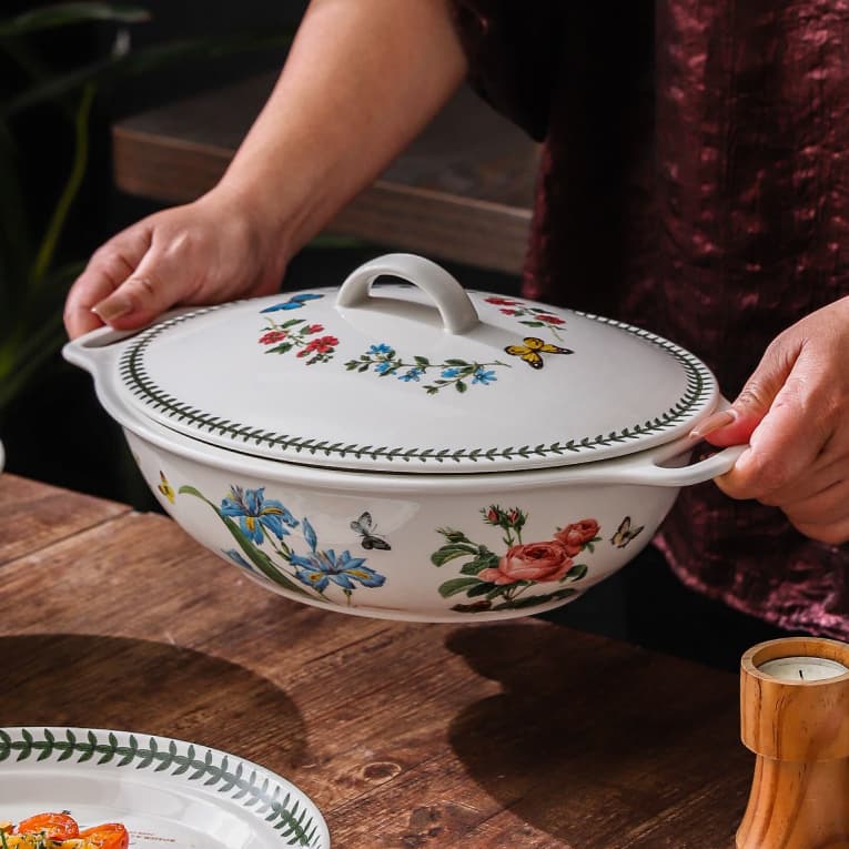 HongDian Portmeirion ชุดน้ำชายามบ่ายเซรามิก ceramic porcelain tea set ประกอบด้วยชามหูคู่ bowl จาน plate กาน้ำชา teapot โถ jar ลายดอกไม้เคลือบใต้เคลือบ underglaze ดีไซน์หรูหรา วัสดุคุณภาพสูง ปลอดภัยต่ออาหาร ทนความร้อน สีไม่ซีดจาง ใช้กับ microwave oven รูปที่ 2
