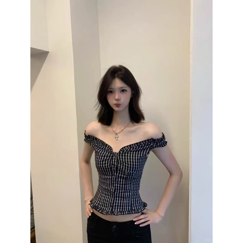 Fariyคลังสินค้าพร้อม เสื้อเชิ้ตลายสก็อตสีดำสไตล์เรโทรสุดฮอตสำหรับผู้หญิง ทรงสั้นเปิดไหล่ ทรงเข้ารูปช่วงเอว รูปที่ 3
