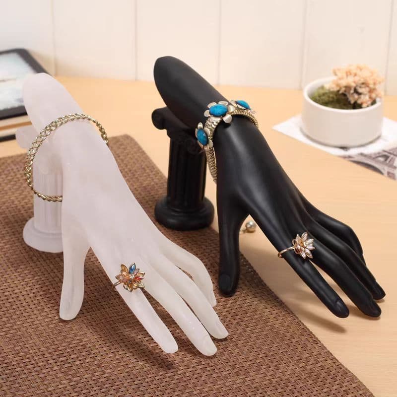 Creative Resin Hand Mannequin – ขาตั้งแสดงเครื่องประดับและที่วางจัดเก็บสําหรับแหวน, สร้อยข้อมือ, นาฬิกา, กําไลข้อมือ, เหมาะสําหรับร้านเครื่องประดับ, ร้าน Windows, ร้านเสริมสวย & Home Organization รูปที่ 7