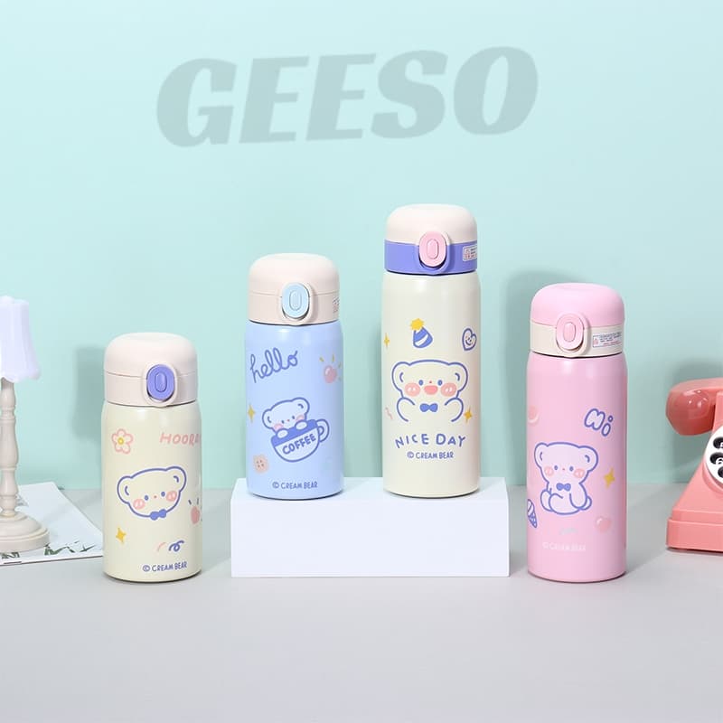 GEESO กระติกน้ำเด็ก แก้วเก็บความร้อนและเย็นพร้อมหลอด แก้วน้ำขนาด 350/450 มล. สำหรับเด็กและนักเรียน กระติกน้ำลายการ์ตูน Cute Bear Thermos Bottle Thermal Flask Vacuum Flask 小熊保温杯 รูปที่ 2